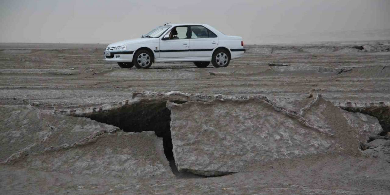 Kuruyan Urmiye Gölü Tuz Çölüne Dönüştü