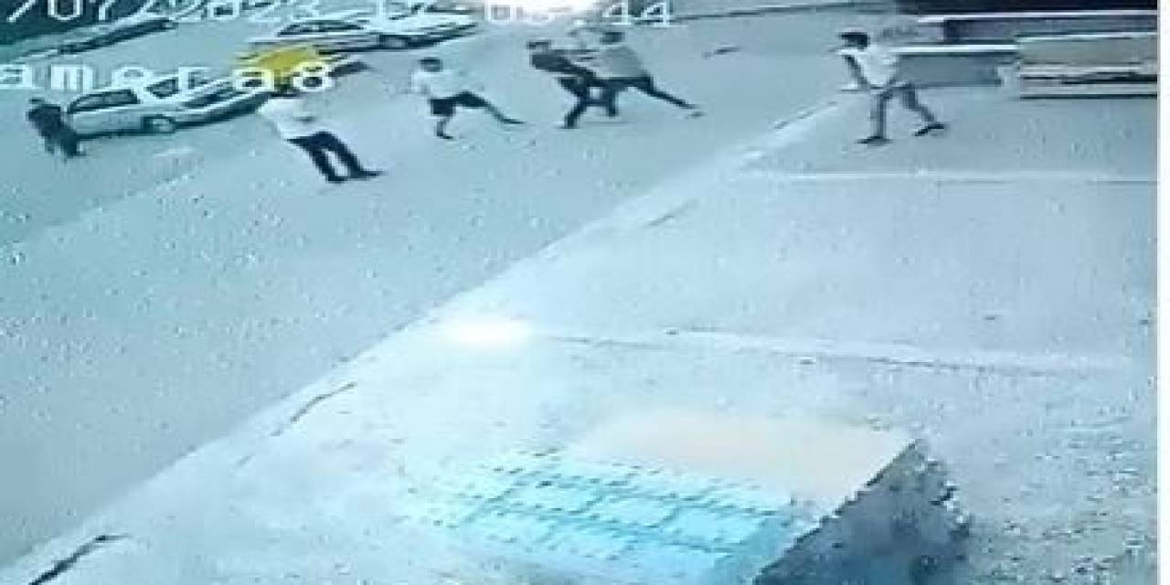Esnaf İle Haraç İstediği İleri Sürülen Kişiler Arasındaki Silahlı Çatışma Kameraya Yansıdı