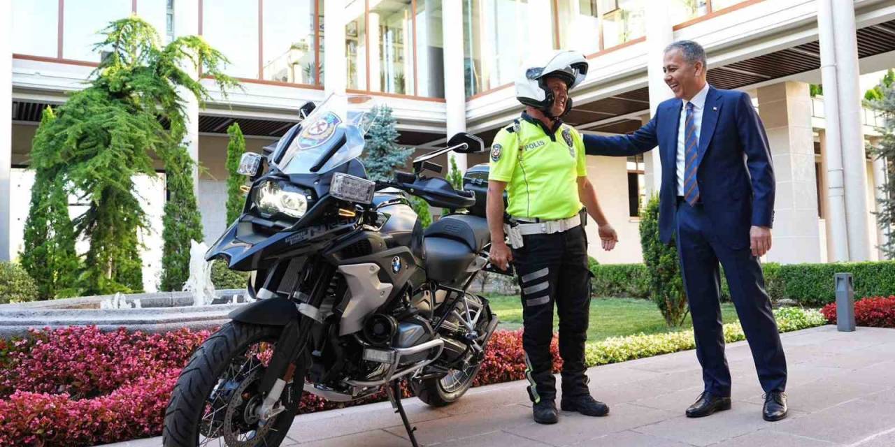 Bakan Yerlikaya’dan Polis Memuruna Hediye Motosiklet