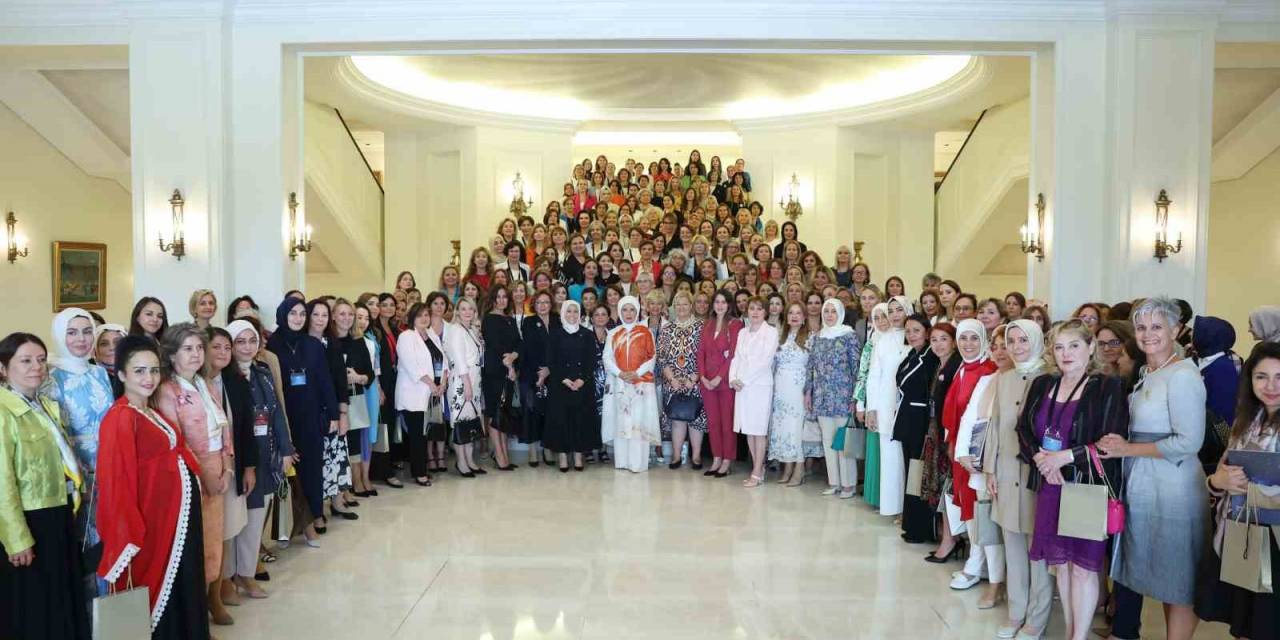 Emine Erdoğan: "türkiye Her Daim Sahada Olacak, Dünyanın Vicdanı Olmaya Devam Edecek"