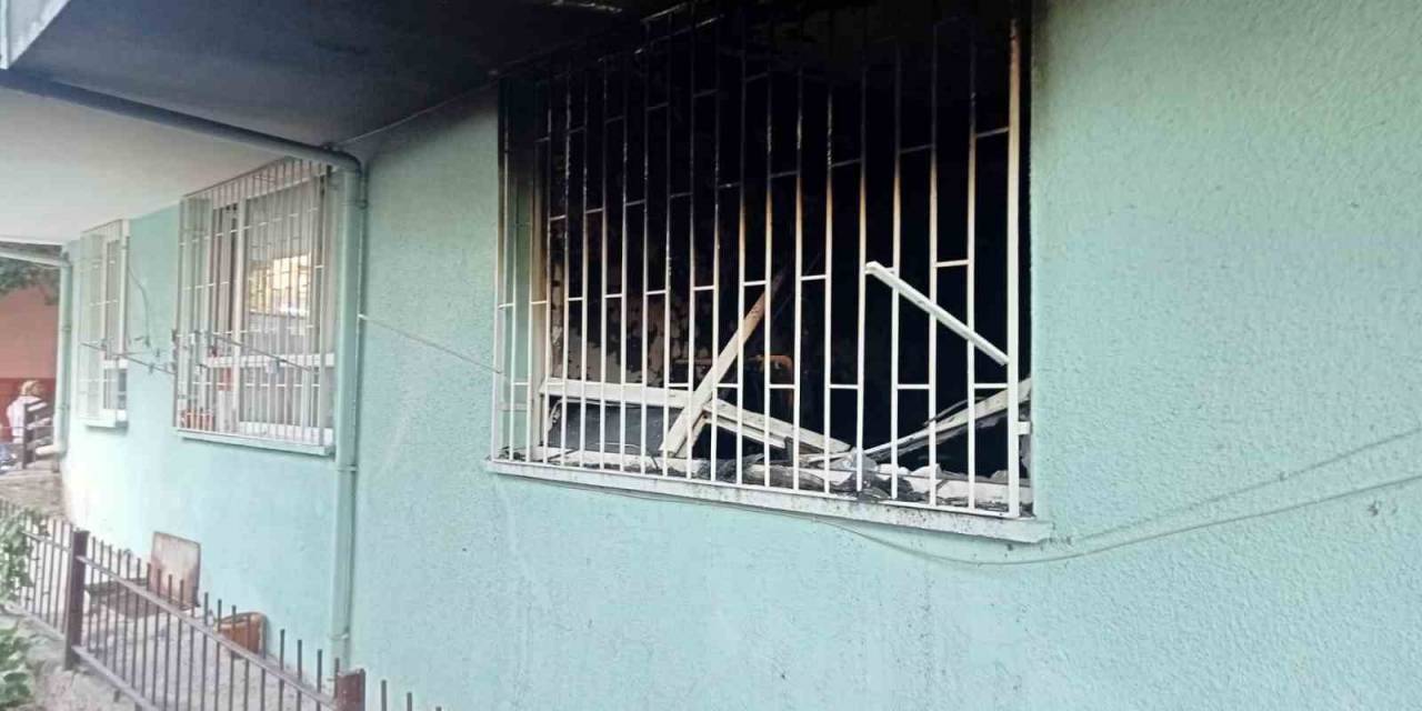 Elektrik Tesisatındaki Arıza Evi Küle Çevirdi, 6 Günlük Bebek Ölümden Döndü