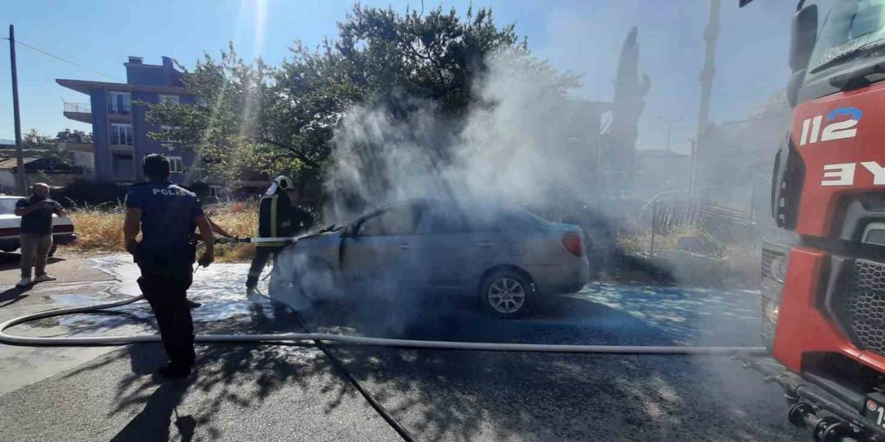 Burdur’da Seyir Halindeki Otomobil Alev Alev Yandı