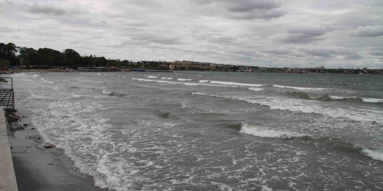 Marmaraereğlisi’nde Poyraz Nedeniyle 3 Gün Denize Girmek Yasaklandı