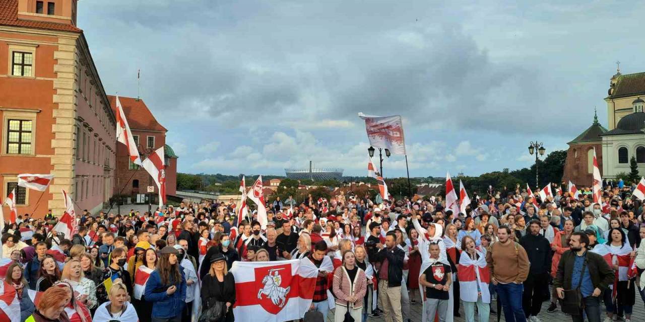 Polonya’daki Belarus Vatandaşlarından Cumhurbaşkanlığı Seçimlerinin Yıl Dönümünde Protesto
