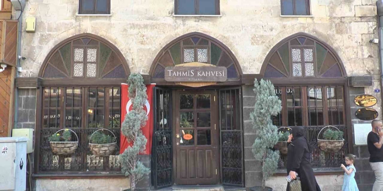 385 Yıllık Tahmis Kahvesi Depremde Hasar Almadı