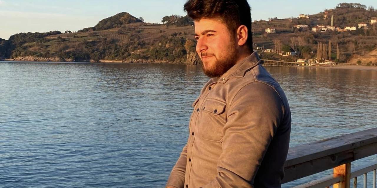 Bıçaklı Kavgayı Ayırmak İsteyen Genç Canından Oldu