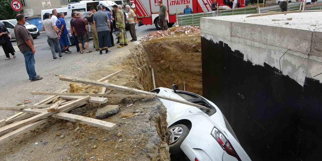 Kartal’da Araçla Çarpışan Otomobil İnşaatın Boşluğuna Düştü
