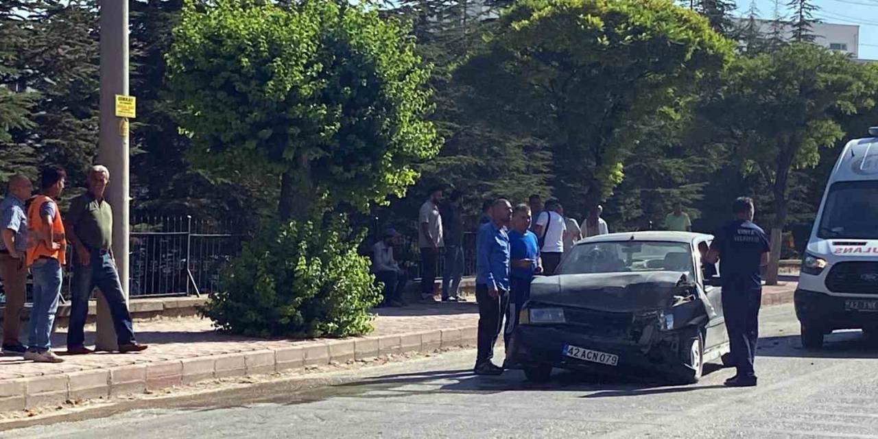 Konya’da 2 Otomobil Çarpıştı: 2 Yaralı