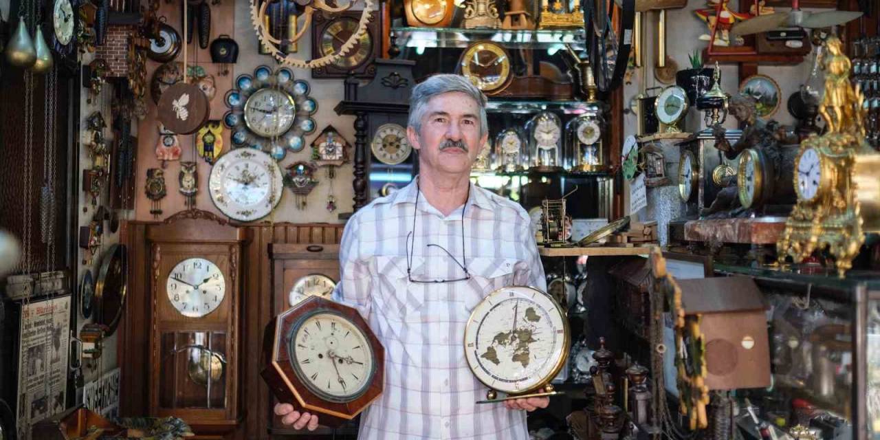 "tik Tak" Sesleriyle Geçen Bir Ömür: Padişahların Saatlerini De Restore Ediyor