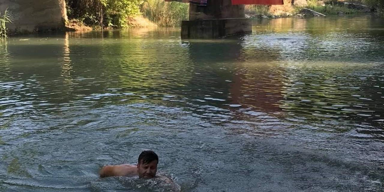 Mahalle Halkı Akarsu Üzerinde Kurulan Havuzda Serinliyor