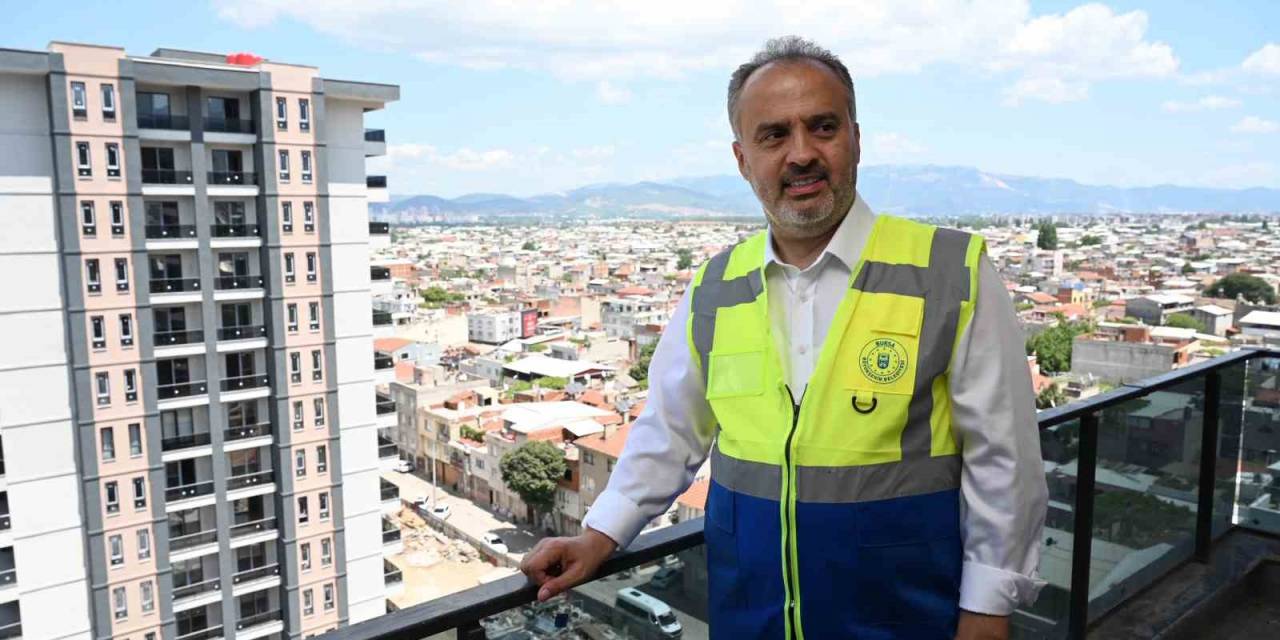 Beşyol’da Riskli Binaların Yıkımı Sürüyor