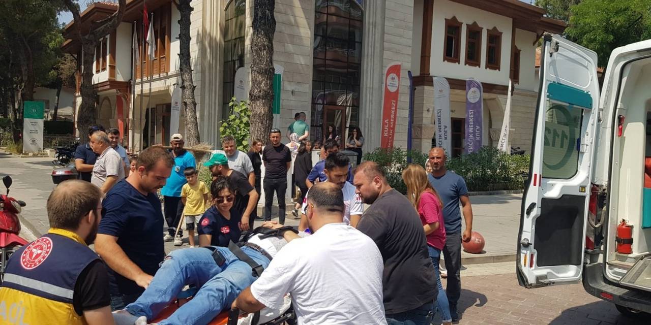 Elektrikli Bisiklet Otomobille Kafa Kafaya Çarpıştı: 1 Ağır Yaralı