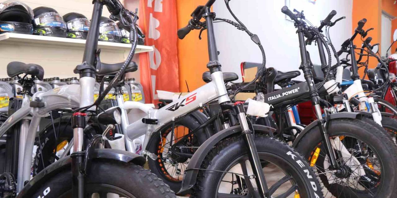 Elektrikli Araç Satışı Yapan Esnaf Siparişlere Yetişemiyor