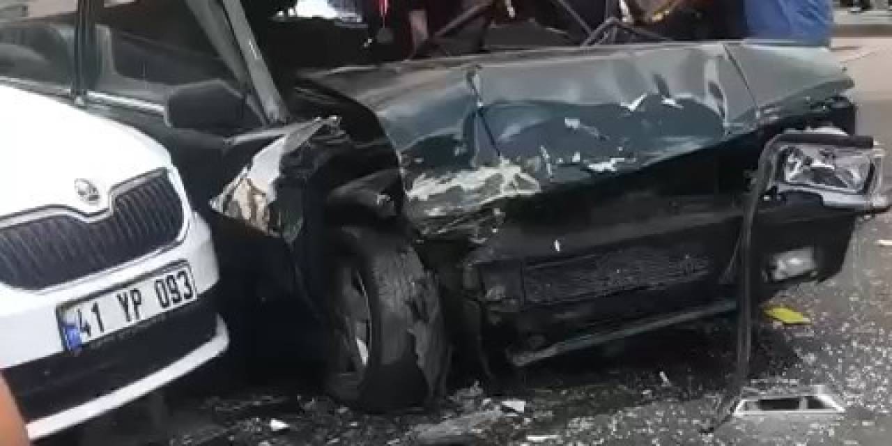 4 Araç Zincirlemeye Kazaya Karıştı: 2 Yaralı