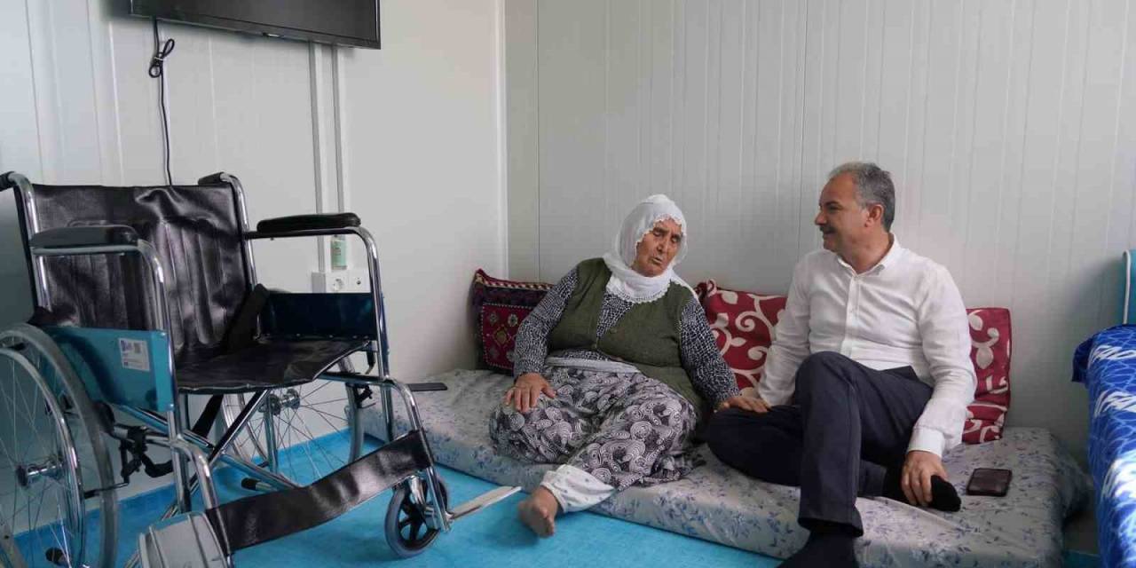 Adıyaman Belediyesinden Tekerlekli Sandalye Hediyesi