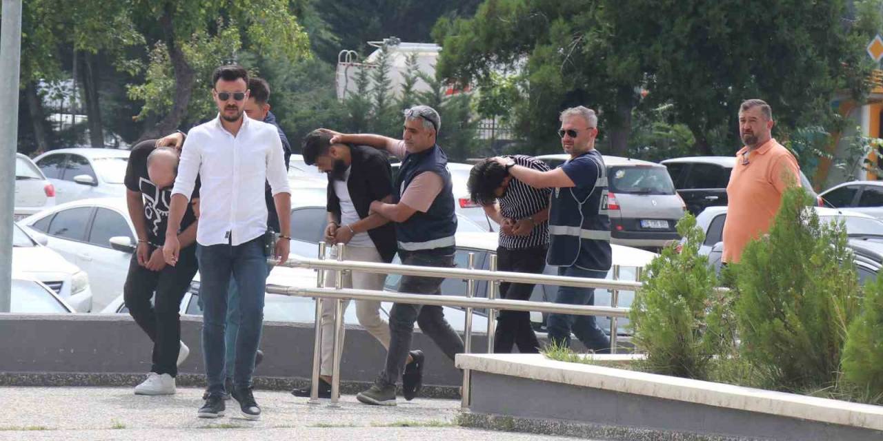 "türkiye’ye Kaçak Yollarla Altın Ve Döviz Sokmuşsunuz" Diyerek Dolandırdılar