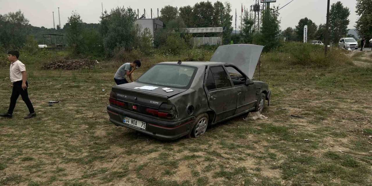 Zonguldak’ta Hatalı Sollama Yapan Sürücü Boş Araziye Uçtu: 4 Yaralı