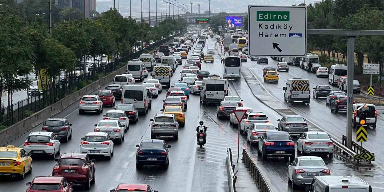 Anadolu Yakası’nda Yağmur Sonrası Trafik Yoğunluğu Yaşandı