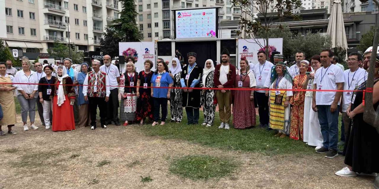 Esenyurt’ta Farklı Ülkelerden Gelen Müzisyenler, Aşık Veysel’i Andı