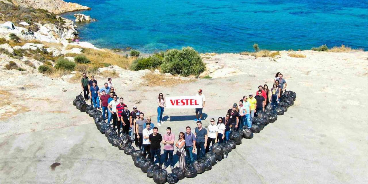 Vestel Gönüllüleri Kıvılcımlar Foça’da Çevre Temizliği Yaptı