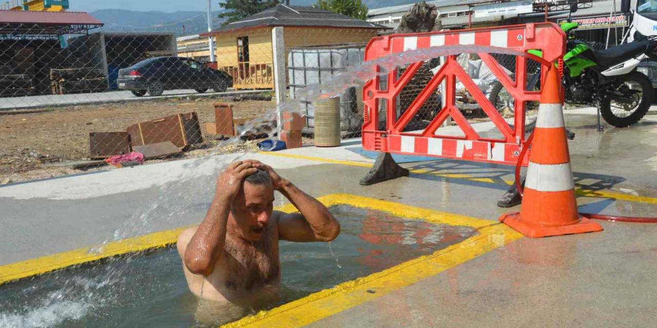 Sanayi Esnafı Tamir Kanalını Havuza Çevirdi