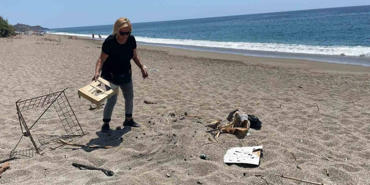 Caretta Caretta Yuvasının Üzerinde Yakılan Mangalı Gören Çevreciler Gözyaşlarını Tutamadı