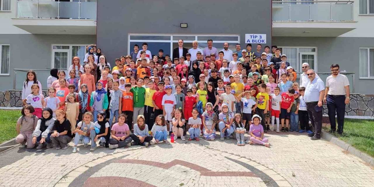 Kaymakam Tosun Ve Başkan Çalışkan Yaz Kur’an Kursu Öğrencileriyle Bir Araya Geldi