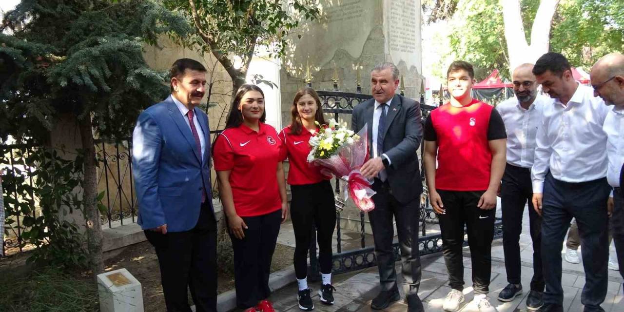 Gençlik Ve Spor Bakanı Bak: "ne Yaparlarsa Yapsınlar Bu Milletin İradesine Hiç Kimse İpotek Koyamaz"