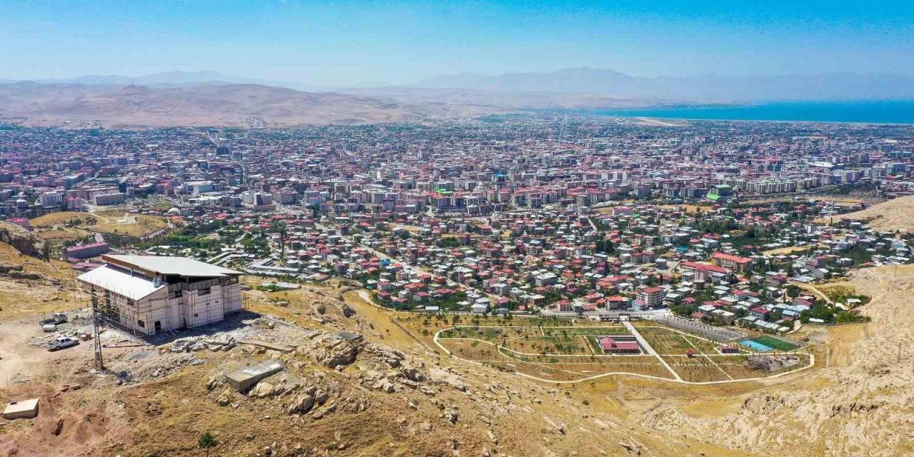 Eşsiz Van Manzarası Sunan Toprakkale’ye Seyir Terası Yapılıyor