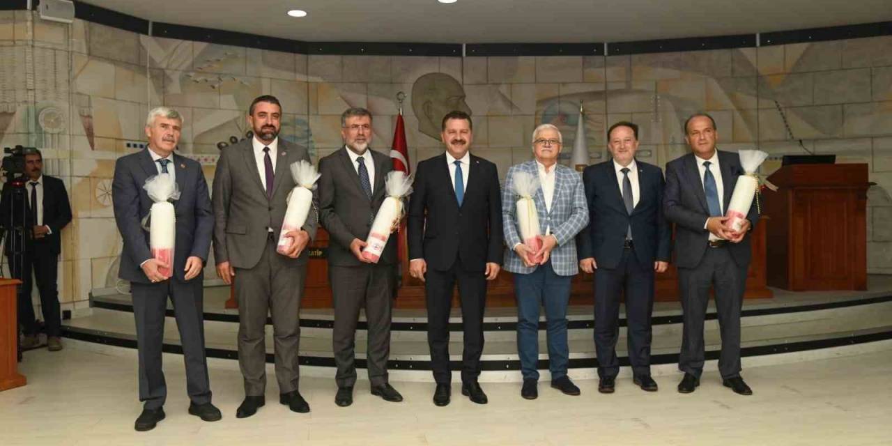 Büyükşehir Meclis Üyeleri Kurtdereli Güreşlerine Davet Edildi