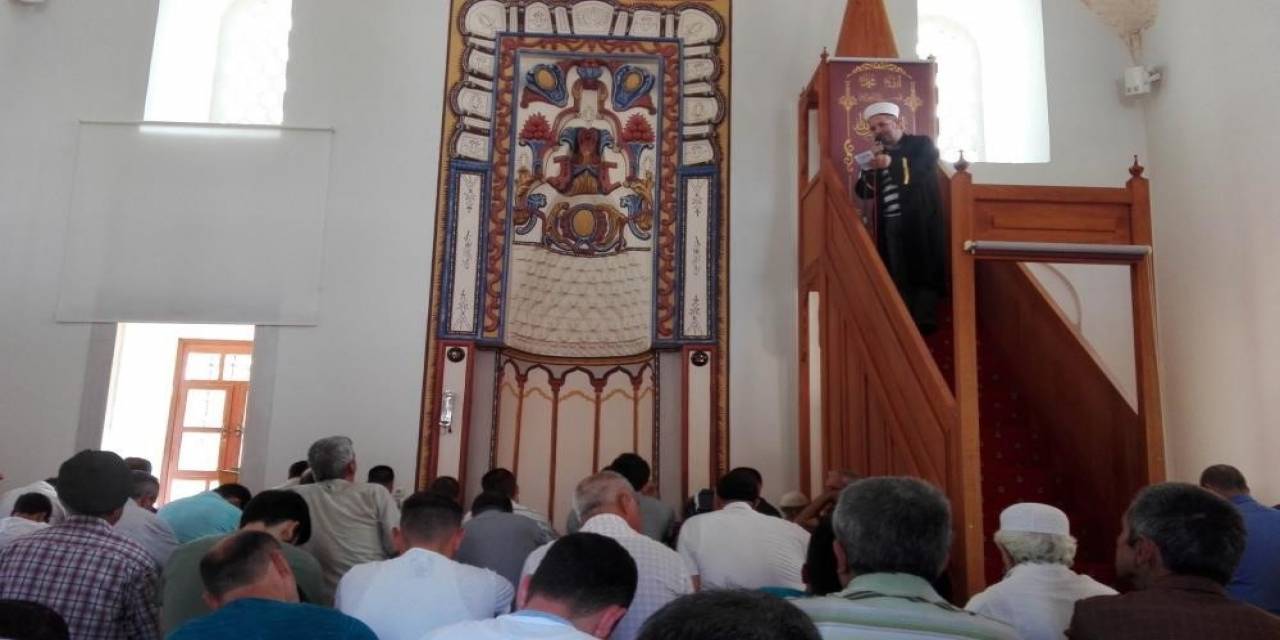 Cuma Hutbesinde Yıkılan Komşuluk İlişkilerine Dikkat Çekildi