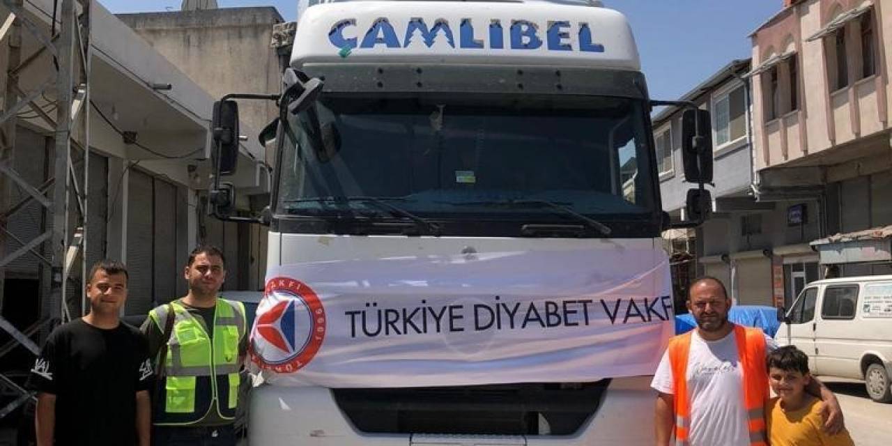 Depremzede Vatandaşlara Şişelenmiş İçme Suyu Ve Un Desteği