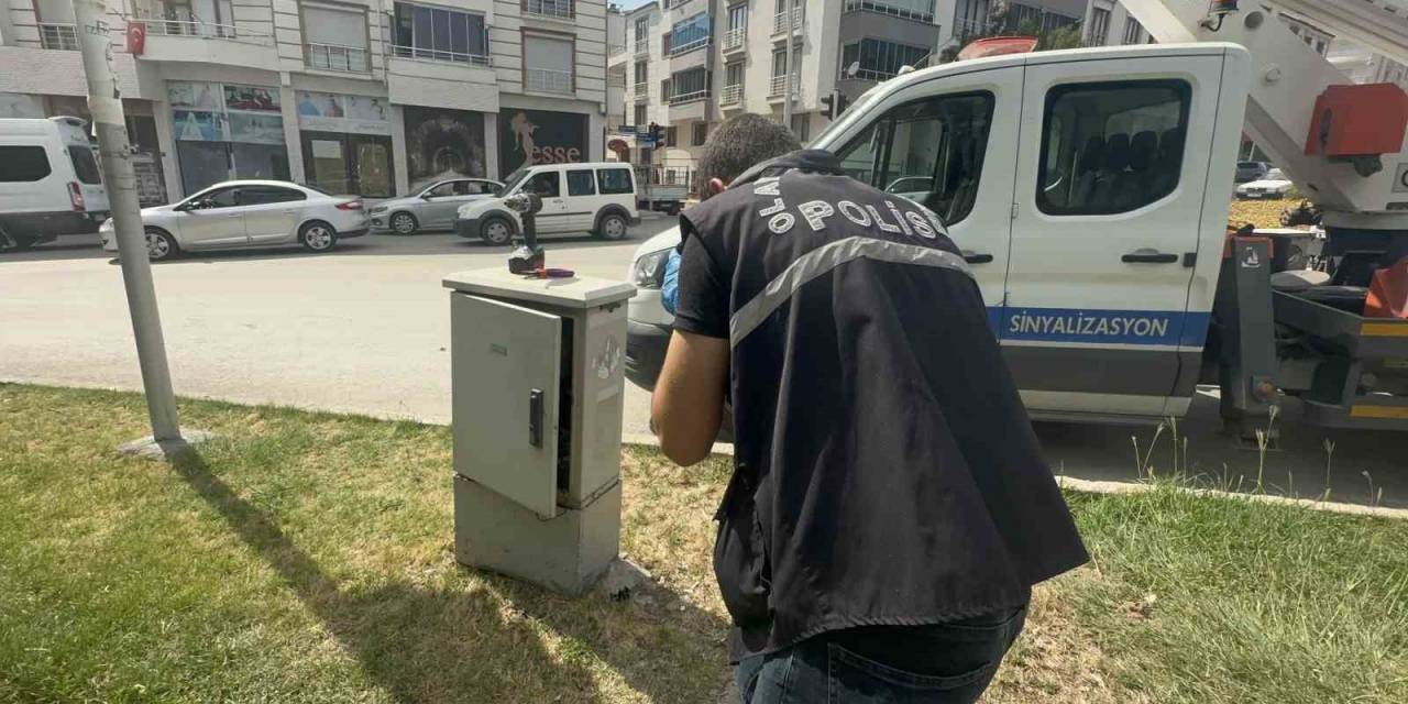 Kavşak Kontrol Cihazını Çalan Şüpheli Tutuklandı