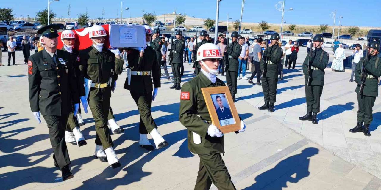 Sivas Şehidini Uğurladı