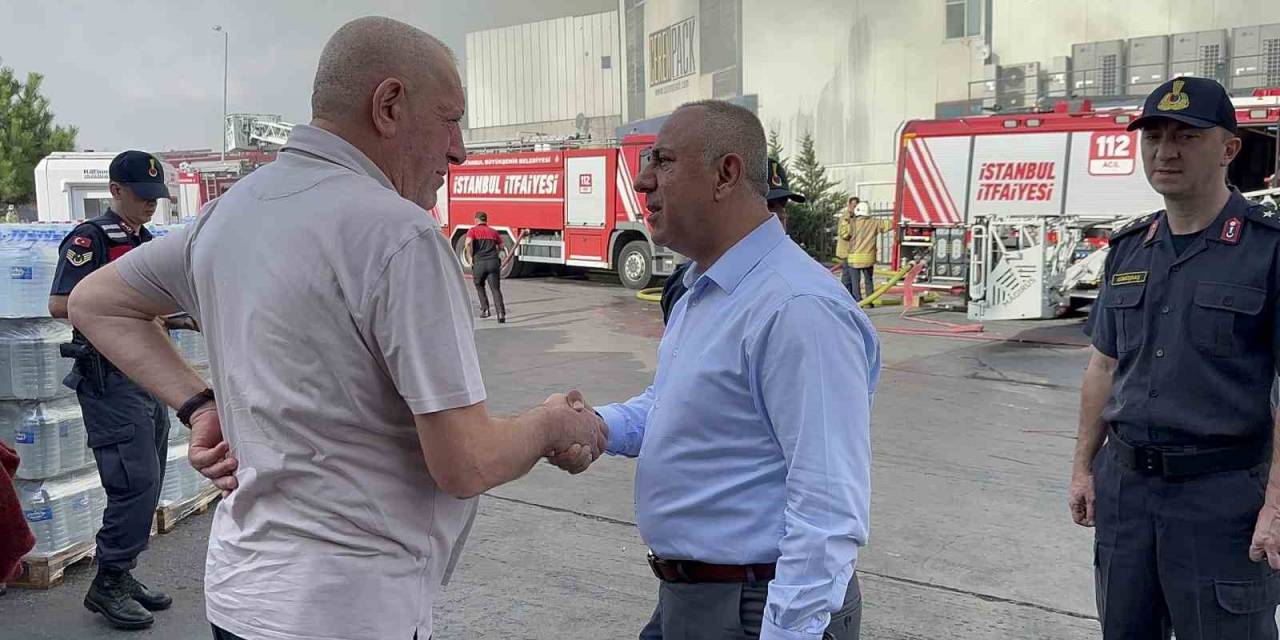 Arnavutköy’de Cam Fabrikasında Çıkan Yangın 13 Saat Sonra Kontrol Altına Alındı