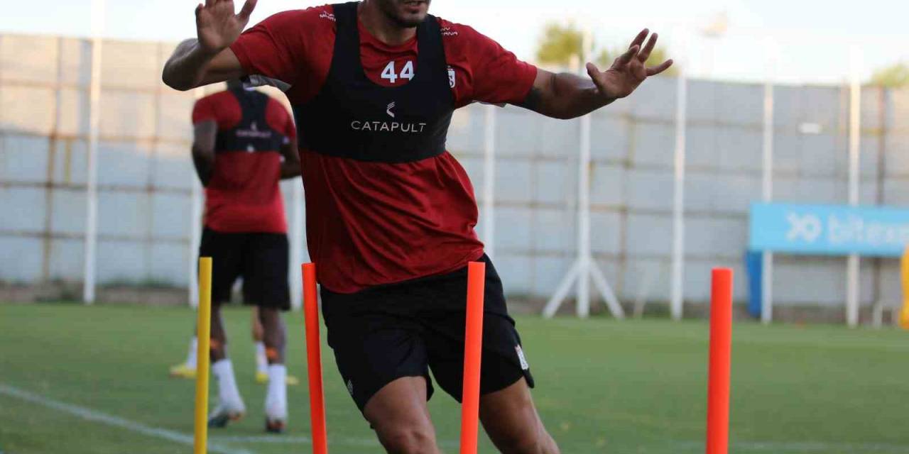 Sivasspor’un Yeni Transferi Achilleas Poungouras İlk İdmanına Çıktı