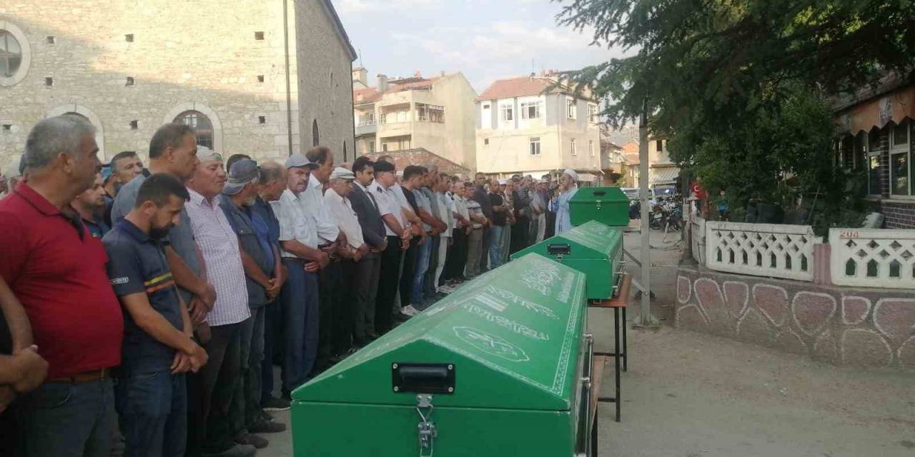 Katliam Yapan Dünür Tutuklandı, 3’ü Kardeş 4 Kişi Yan Yana Toprağa Verildi