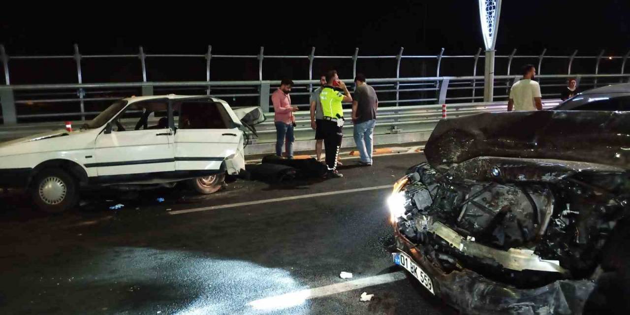 Lüks Otomobil Çarptığı Otomobil Kağıt Gibi Ezildi: 1 Ölü, 1 Yaralı