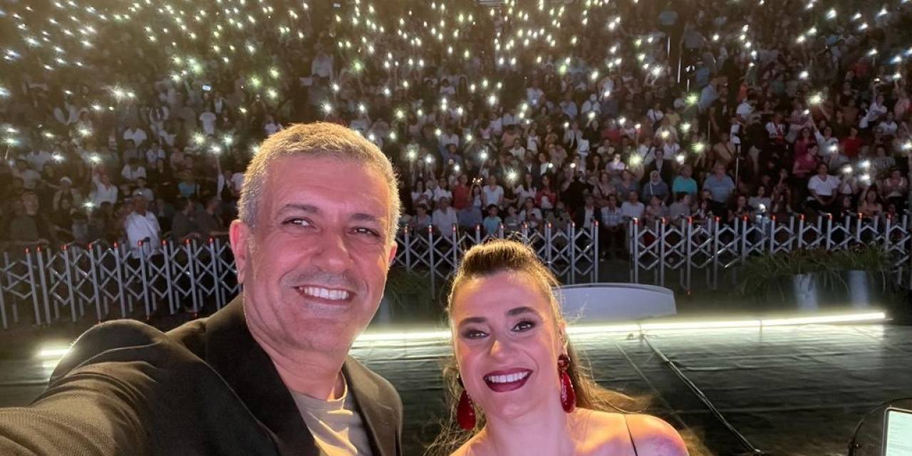 Esenyurt’ta Vatandaşlar Ceylan Ertem Konseri İle Eğlendi