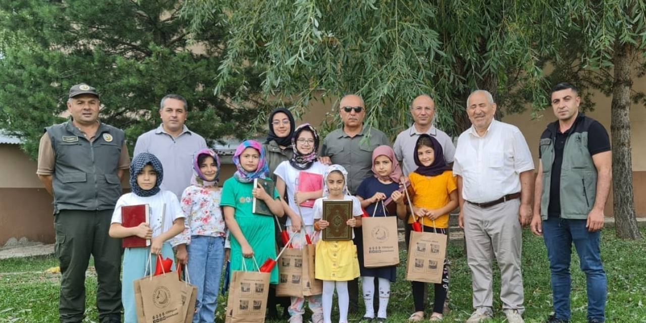 Yaz Kur’an Kursu Öğrencileri Hediyelerle Sevindirildi