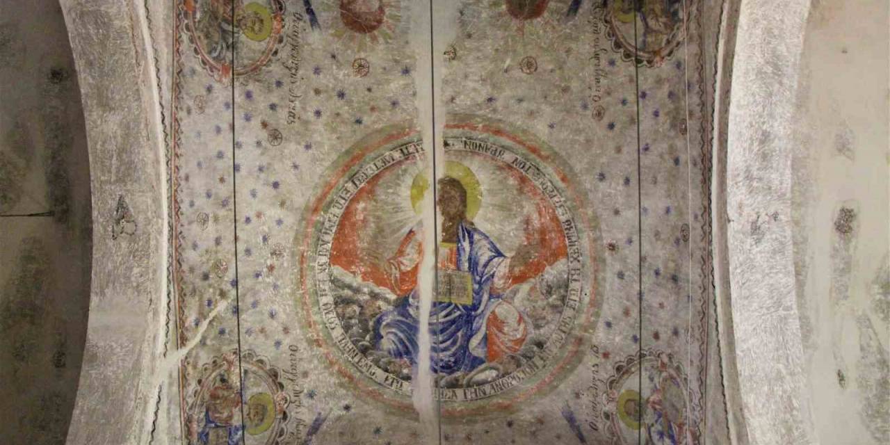 Hz. İsa Ve Havarilerinin Figürleri Cami Kubbesinde