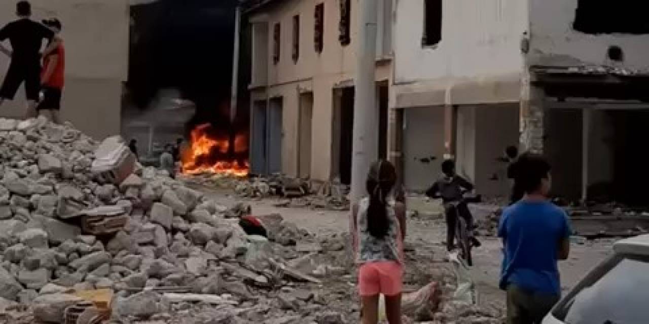 Hurdacılar Kentsel Dönüşümde Atıkları Yakıyor, Şehri Siyah Duman Kaplıyor