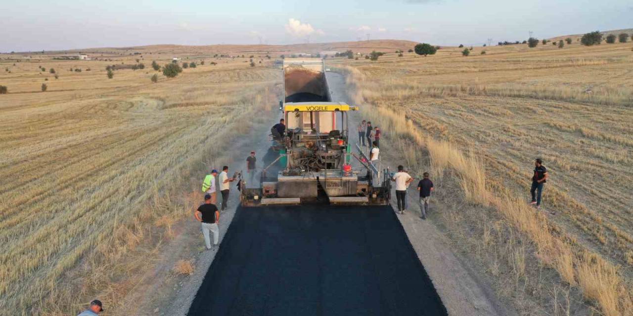 Çevril - Taşhan Arasındaki Yolda Asfalt Çalışması Başladı