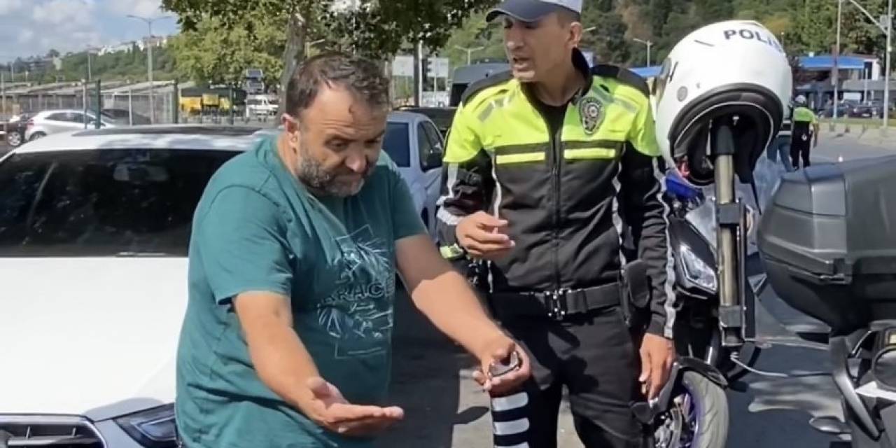 Üsküdar’da Yayaya Yol Vermeyen Taksici: "yolda Birisi Varsa Buyurun Mu Diyeceğiz"
