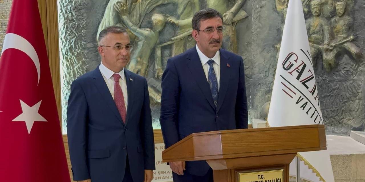 Cumhurbaşkanı Yardımcısı Cevdet Yılmaz Gaziantep Valiliği’ni Ziyaret Etti