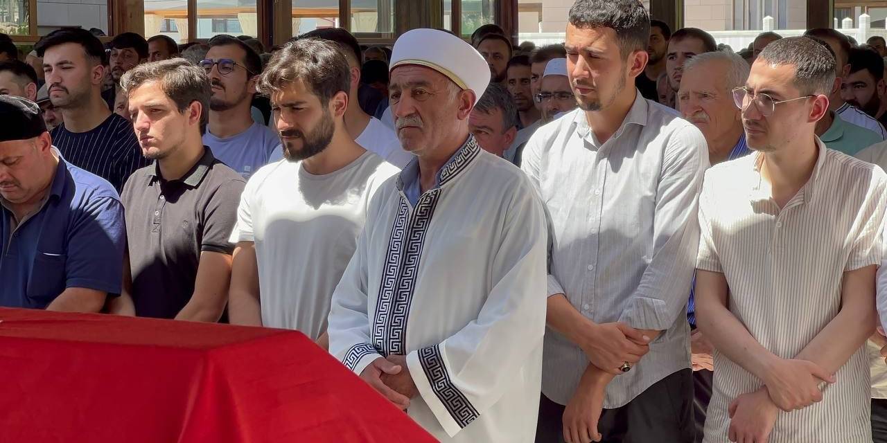 İmam Babanın Hafız Oğlunun Tabutu Başında En Acı Görevi