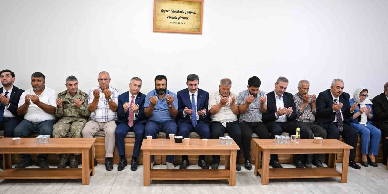 Cumhurbaşkanı Yardımcısı Yılmaz’dan Gaziantepli Şehidin Ailesine Taziye Ziyareti