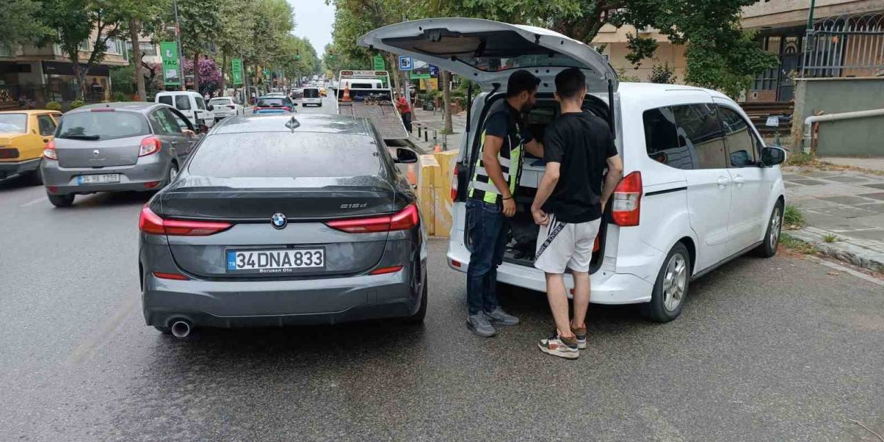 Kadıköy’de Tehlikeli Hareketler Yaparak İlerleyen Sürücüye 20 Bin 342 Tl Ceza