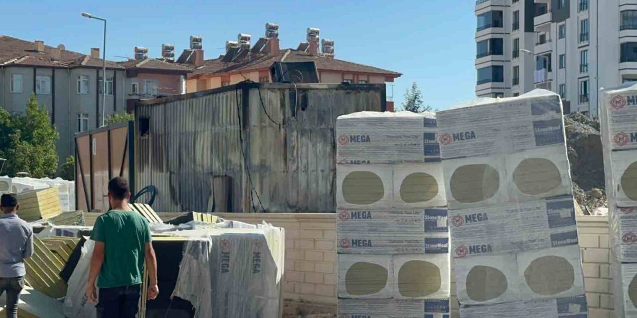 İbb Başkanı İmamoğlu’nun Elazığ’da Yaptıracağı Okulda Yangın