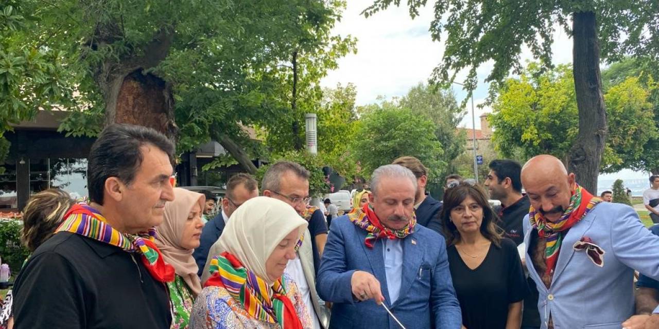 Eski Tbmm Başkanı Mustafa Şentop Yörüklere Aşure Dağıttı!